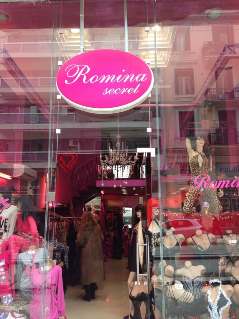 romina store front